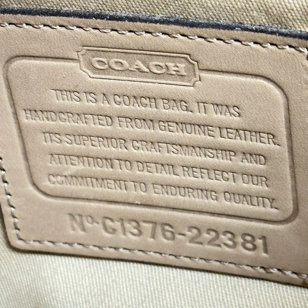 Coach that 	•	color wear